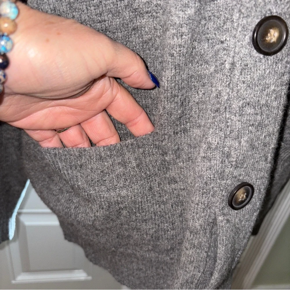 J. Crew men’s vintage grandpa Charcoal and Ivory Knit Cardigan 100% lambswool